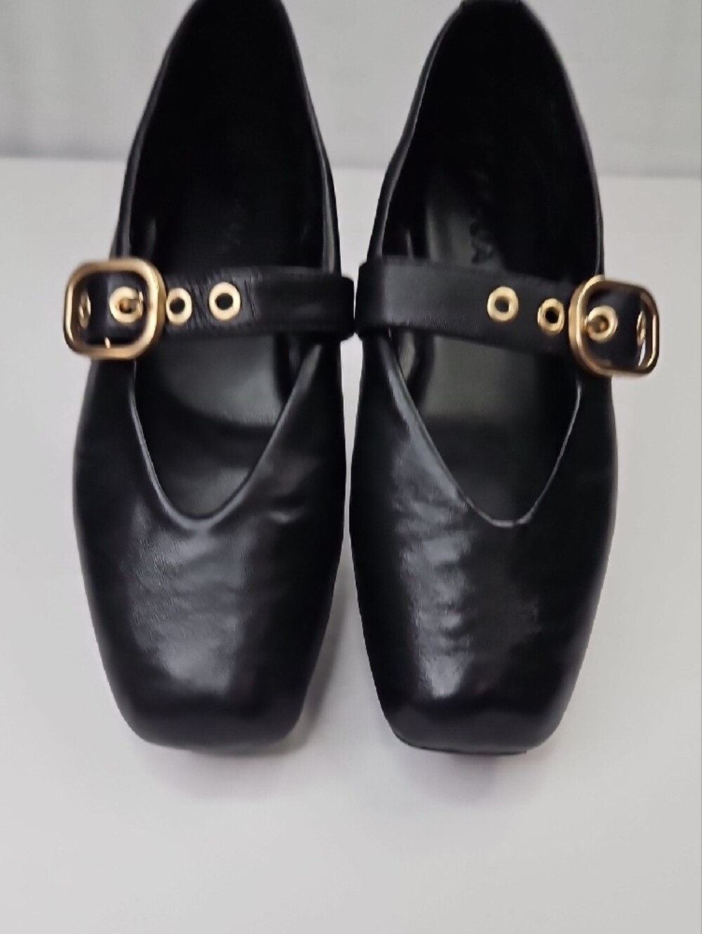 Aqua Stella Black Leather Mary Jane Flats with Gold Buckles Size 7.5 - Picture 6 of 7